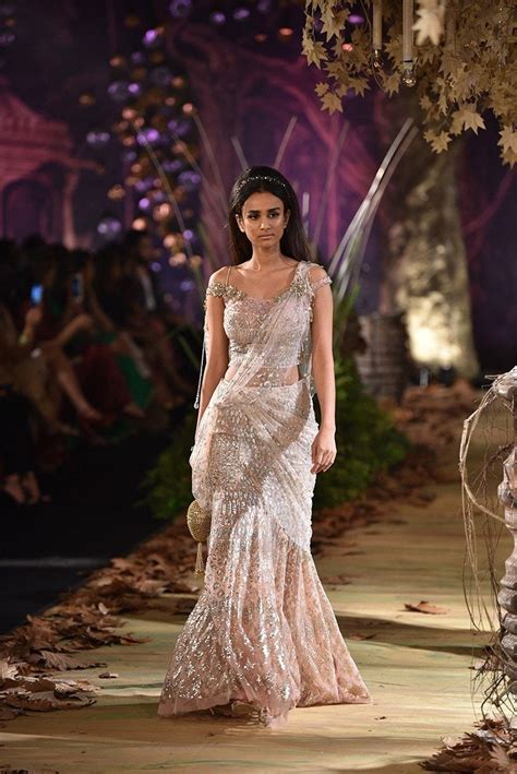 Tarun Tahiliani At Indian Couture Week 2017 Vogue India Indian Party Wear Indian Bridal