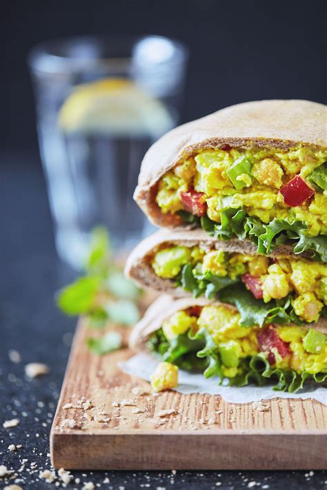 Curry Chickpea Salad Pitas With Apple Slaw Evergreen Kitchen Recept