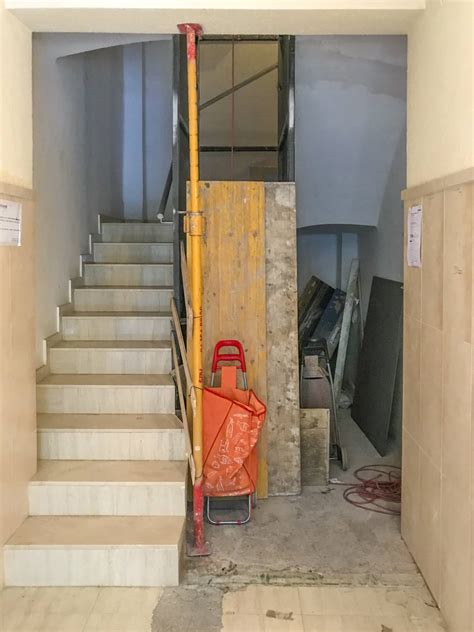 Instalación de ascensores por hueco de escalera en Valencia