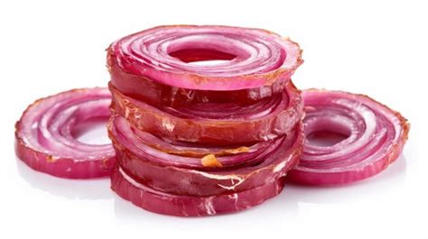 Premium Photo Sliced Red Onion Rings Isolated On White Background