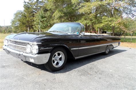 1961 FORD SUNLINER CONVERTIBLE