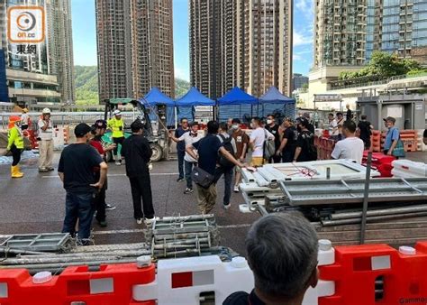 將軍澳屋苑地盤爆欠薪事件 數十工人在場追討｜即時新聞｜港澳｜on Cc東網