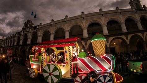 Desfile Navideño En Antigua Guatemala Noviembre 2019