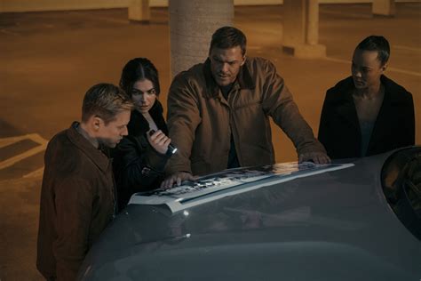 Reacher Bild Serinda Swan Shaun Sipos Alan Ritchson Maria Sten 16