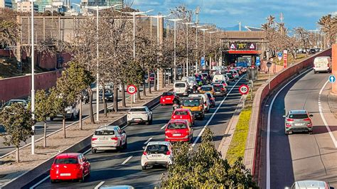 Accident Al Nus De La Trinitat Km De Cues A La Ronda Del Litoral