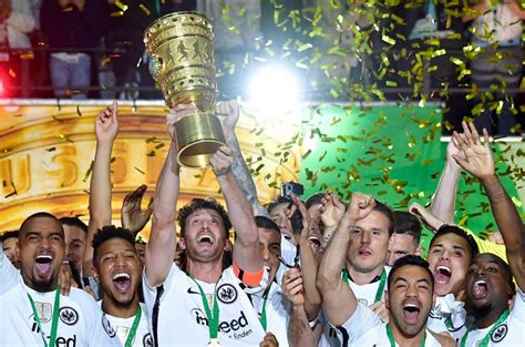 Sensation Im Finale Eintracht Frankfurt Gewinnt Dfb Pokal