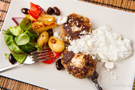 Fetaostbiffar Med Klyftpotatis Och Tzatziki