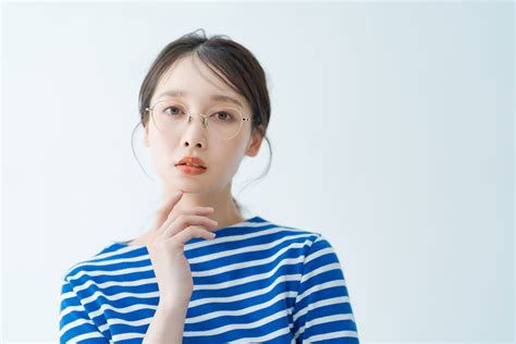 おばさんに見えるファッションの特徴とは？素敵な女性とどこが違う？ ｜ Rolmy