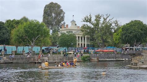 Live Fantasmic Returns To Disneyland Disney S Original Magic