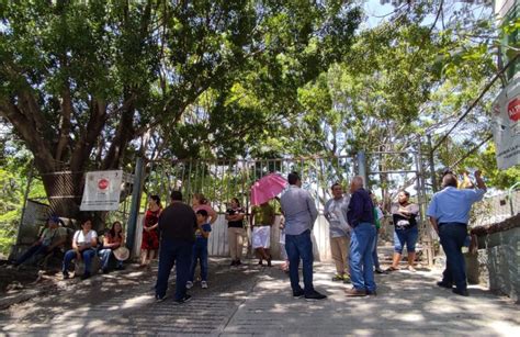 Cierran Vecinos El Paso A Tanques De Agua De La Capach En La Viguri