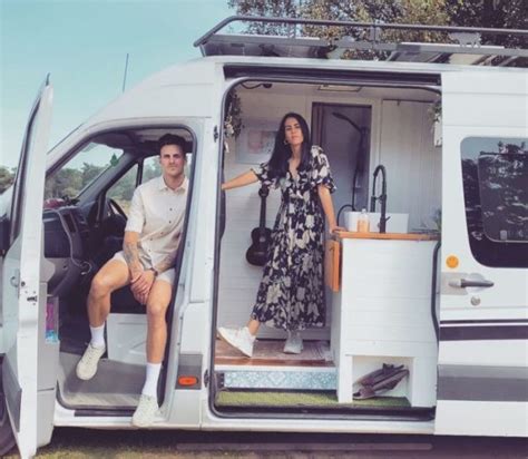 Casal Transforma Van Em Motorhome E Diminui Custo De Vida