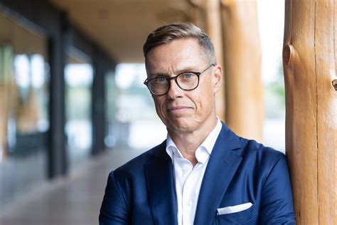 Alexander Stubb vence presidenciais na Finlândia e enfrenta Pekka