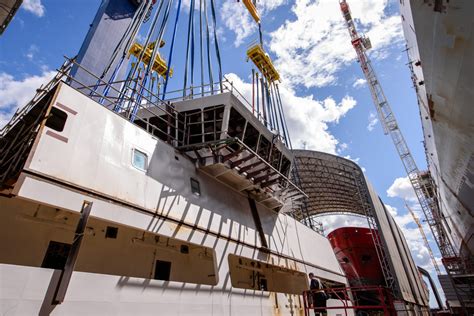 Seaspan Completes 190 Tonne Superstructure Block Lift For Oosv Seaspan