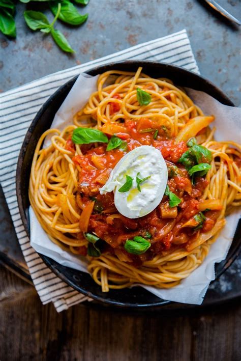 Heerlijke Spaghetti Met Rode Saus Van Cherrytomaten En Venkel Met