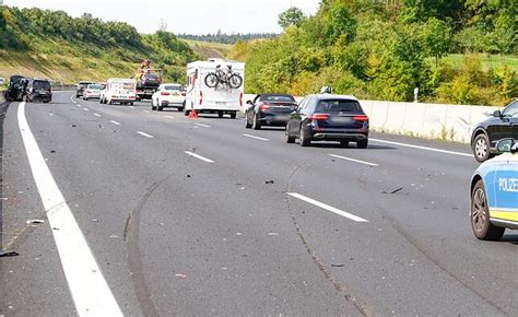 Unfall Auf A Bei Pforzheim Acht Verletzte Und Euro Schaden