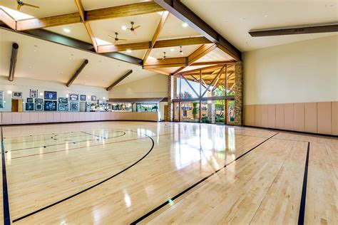 Indoor Home Basketball Court - 15 Ideas for Indoor Home Basketball ...