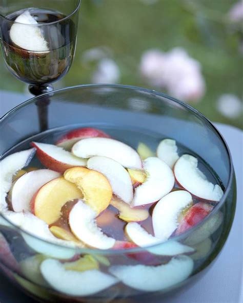 Découvrez la Recette Cocktail alcool à base de Vin Blanc aux Pêches à