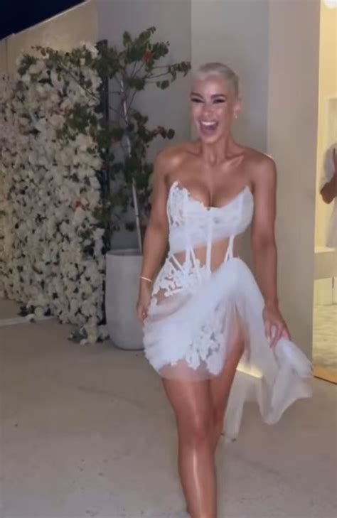 Ellie Gonsalves Naked Wedding Dress Labelled Too Sexy By Angry