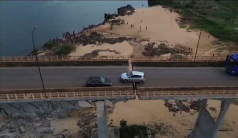 Video Mozzafiato Mostra Un Auto Bloccata Su Un Ponte Crollato In