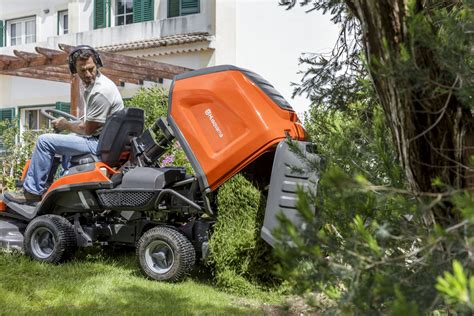 Husqvarna RC 320Ts AWD Rider Frontmäher mit Mähdeck Combi 112 Börger