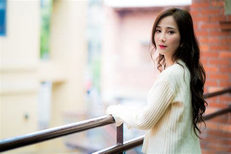 K Asian Brown Haired Glance Bokeh Sweater Fence Hd Wallpaper