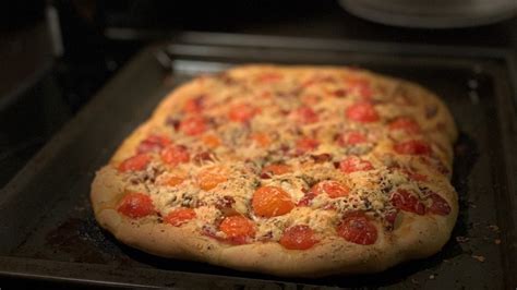 Focaccia Con Tomates Cherry Y Aceitunas Receta Vegana