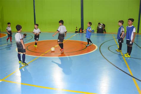 Escolinha De Futsal Centro Educacional Crescer