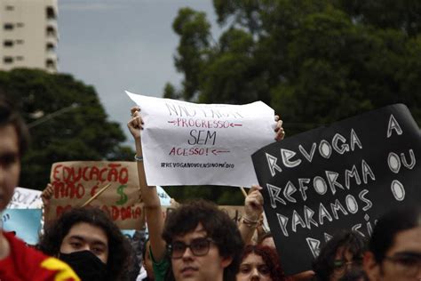 Alunos Protestam Contra O Novo Ensino M Dio No Centro De Campo Grande