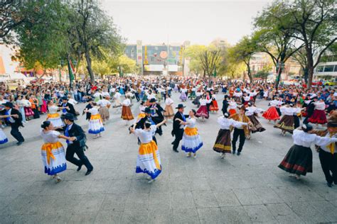 Participan Mil Personas En Baile Folkl Rico Masivo Por El Aniversario