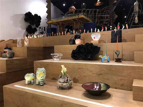 closest hotels  karrivin plaza makati