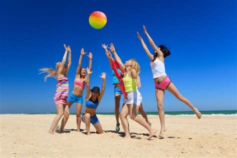 30 Beach Activities and Games for Endless Fun - PLAYTIVITIES