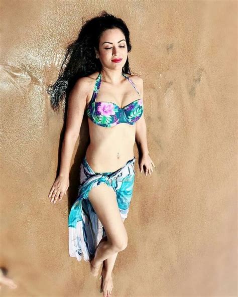 New Hot Sexy Maryam Shah Bikini Pics