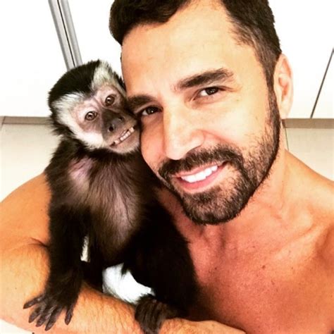 Latino relembra vídeo do macaco Twelves Que saudade Quem QUEM News