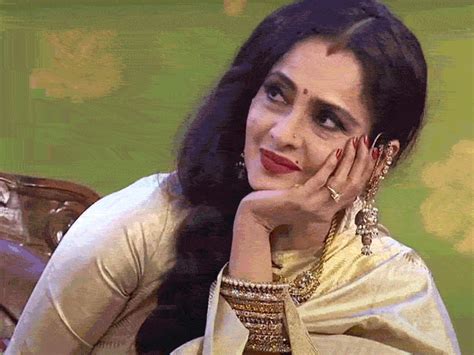 Rekha Started Crying After Hearing Saroj Khans Scolding सरोज खान की