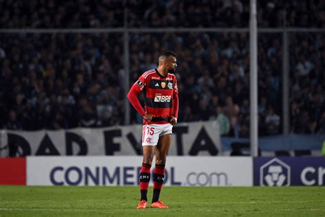 Fabrício Bruno é curto e grosso sobre saída do Flamengo Mundo Bola