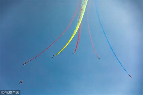 China's air force performs for the crowds at Airshow China - China Plus