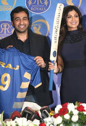 Live Sports IPL Cricket Hot Cheerleaders Pictures