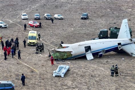 Fabricado Pela Embraer Avi O Pessoas Cai No Cazaquist O Mundo