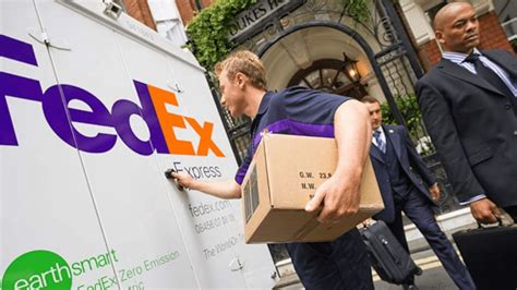 Fedex Se Sube A La Ola De Despidos Echar A M S Del De Sus