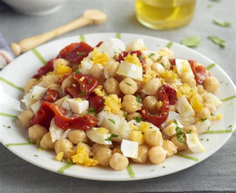 Ensalada De Garbanzos Con Bacalao Y Pimientos Asados