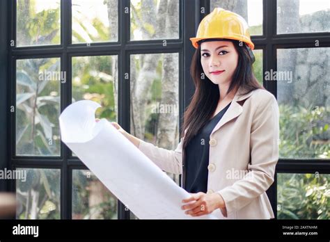 Asian Business Woman Engineer Hi Res Stock Photography And Images Alamy