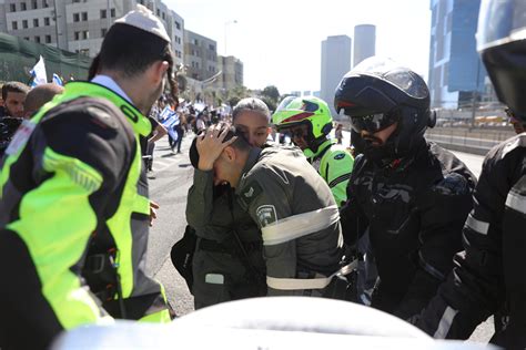 Israele Attentato A Tel Aviv Oggi Luglio Auto Si Lancia Co