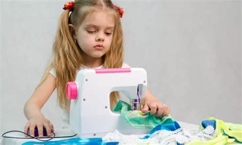 Master Sewing Fun: Top 4 Singer Machines for Kids & Beginners!