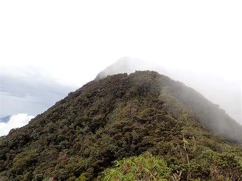 Gunung Korbu And Gunung Gayong Korga Gunung Korbu And Gunung Flickr