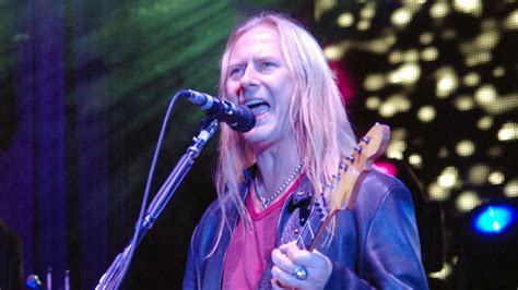 Alice In Chains Jerry Cantrell Announces 2023 Solo Tour WHDQ