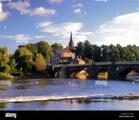 Bridge Across The Weir On The River Dee At Handbridge In Chester Stock