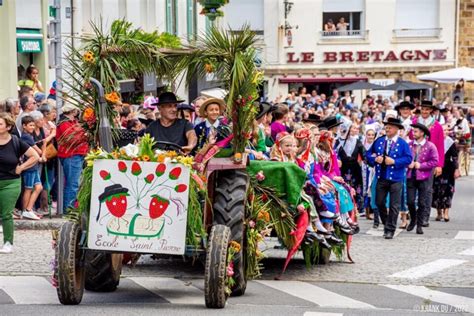 À Plougastel Daoulas La Fête Des Fraises Part En Voyage