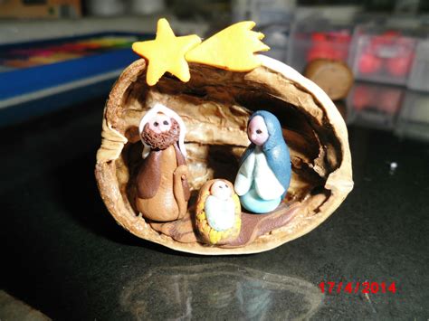 Carinissimo Mini Presepe In Fimo La Capanna E Un Guscio Di Una Noce