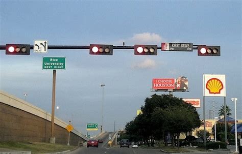 ELI5 Why Are Traffic Light Arrangements In Australia So Much More