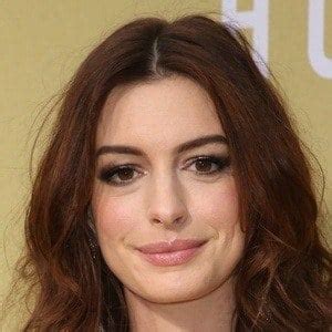 Anne Hathaway - Age, Family, Bio | Famous Birthdays